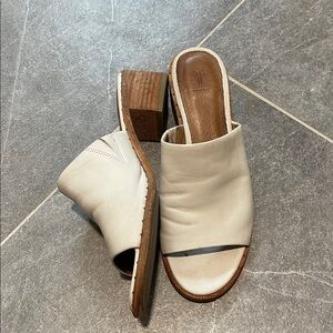 Frye • Cindy Mules • Ivory